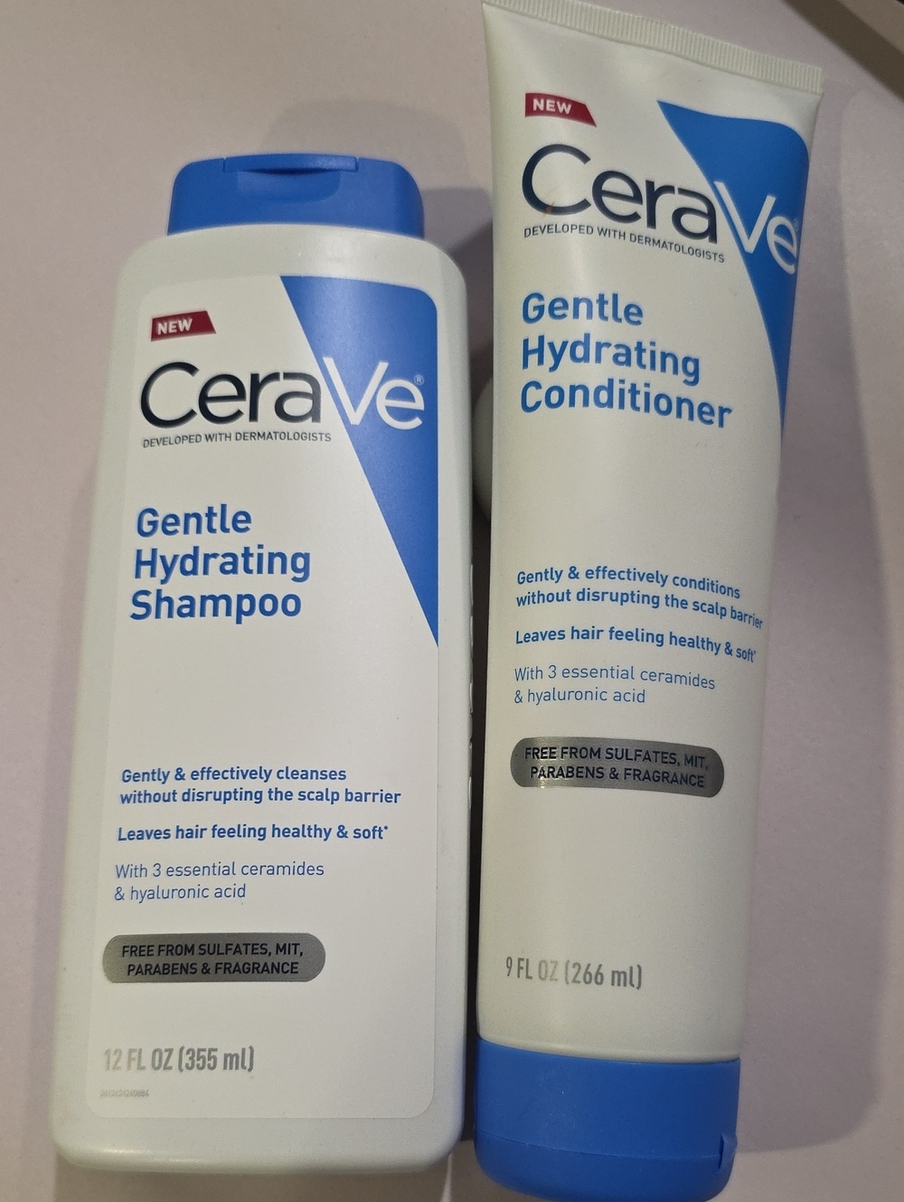 CeraVe Gentle Hydrating Shampoo - White & Blue